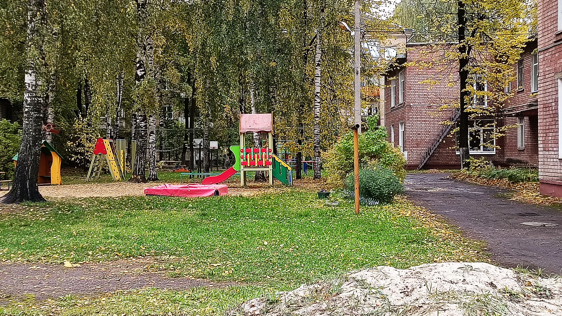 Детский сад 204 Ярославль: участок для прогулок (Чкалова, 7а).