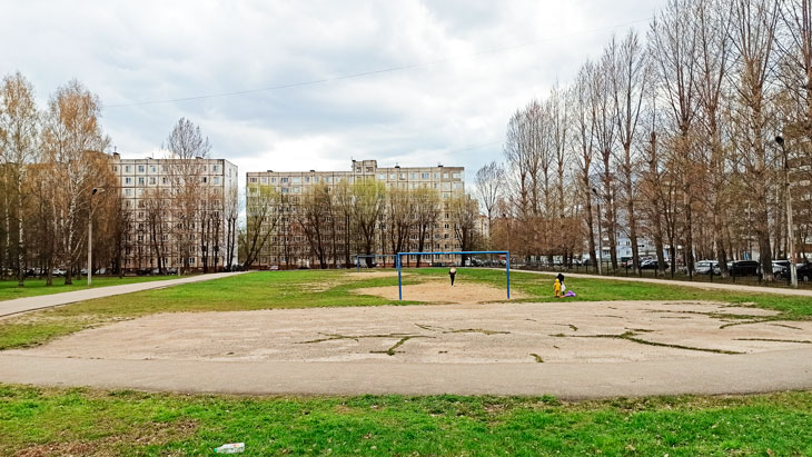 Площадка для футбола в школе 59 Ярославля.