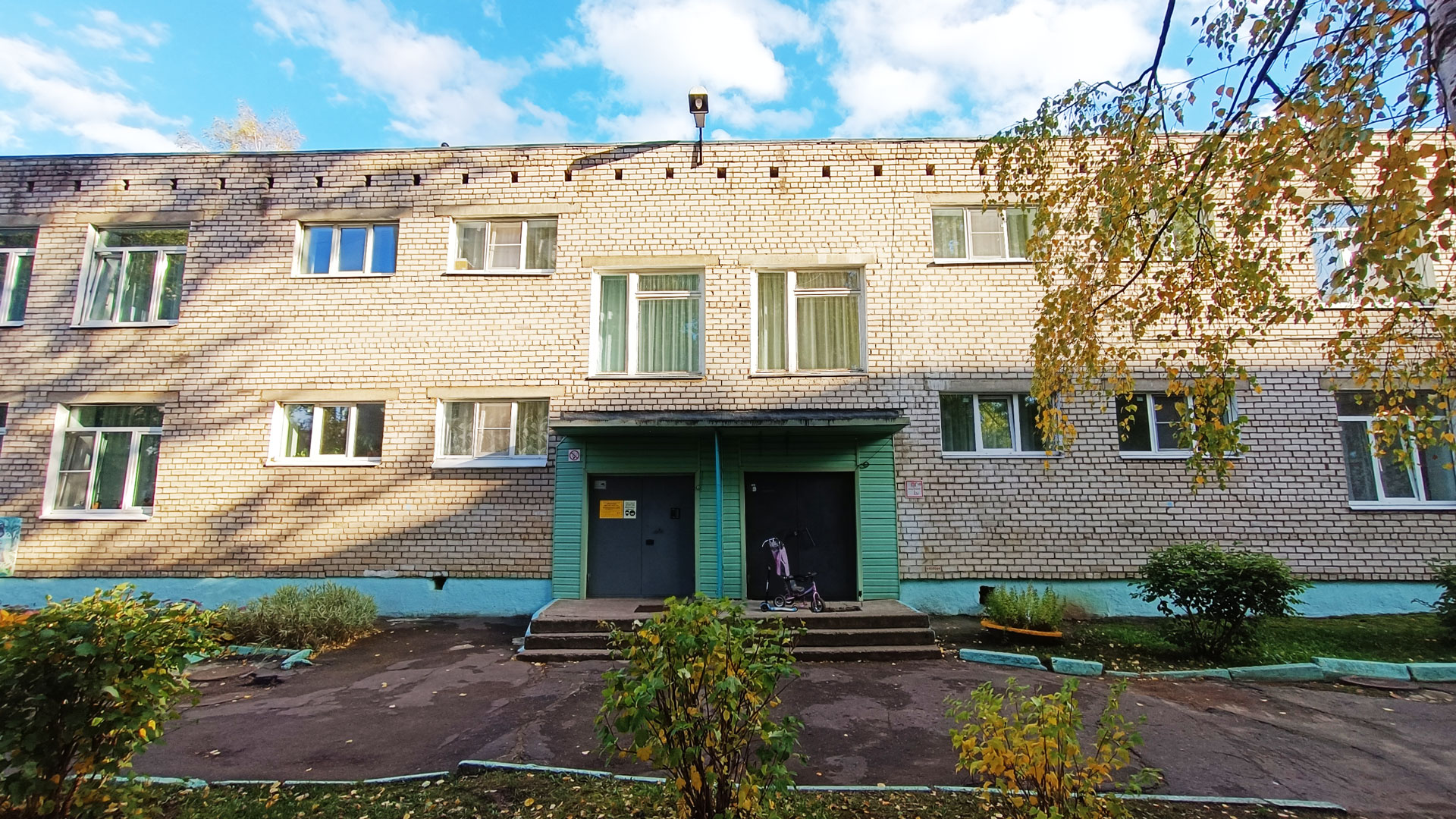 Детский сад 149 Ярославль: главный вход в здание садика.