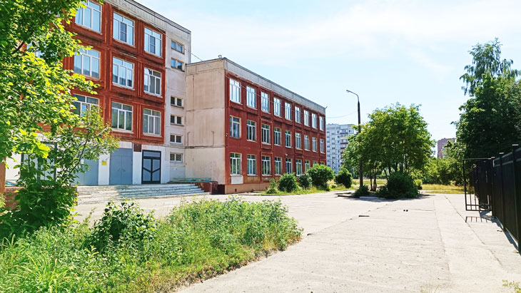 Школа 87 Ярославль: общий вид территории и здания.