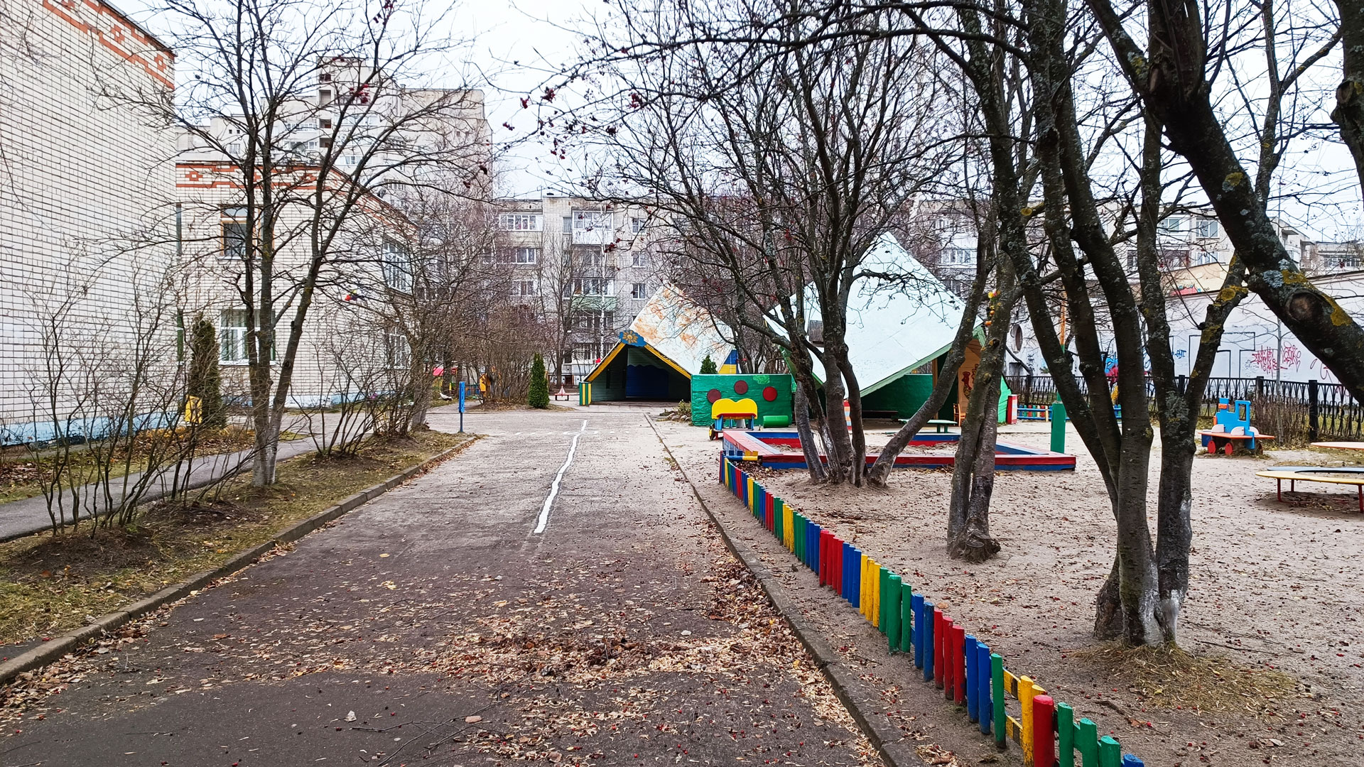 Детский сад 74 Ярославль: прогулочные площадки.