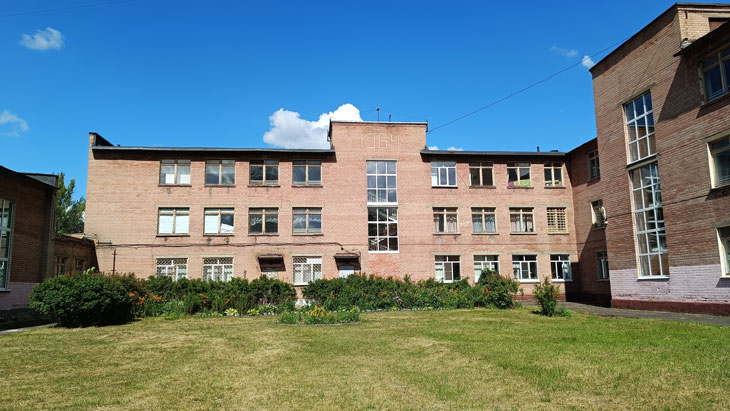 Общий вид школы № 15 города Ярославля.