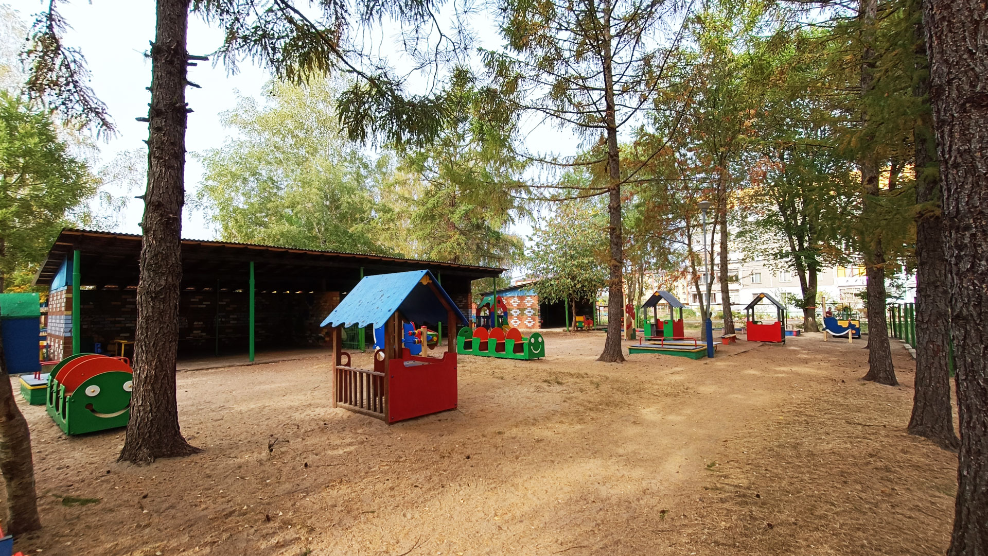 Детский сад 42 Родничок: зона игровой территории.