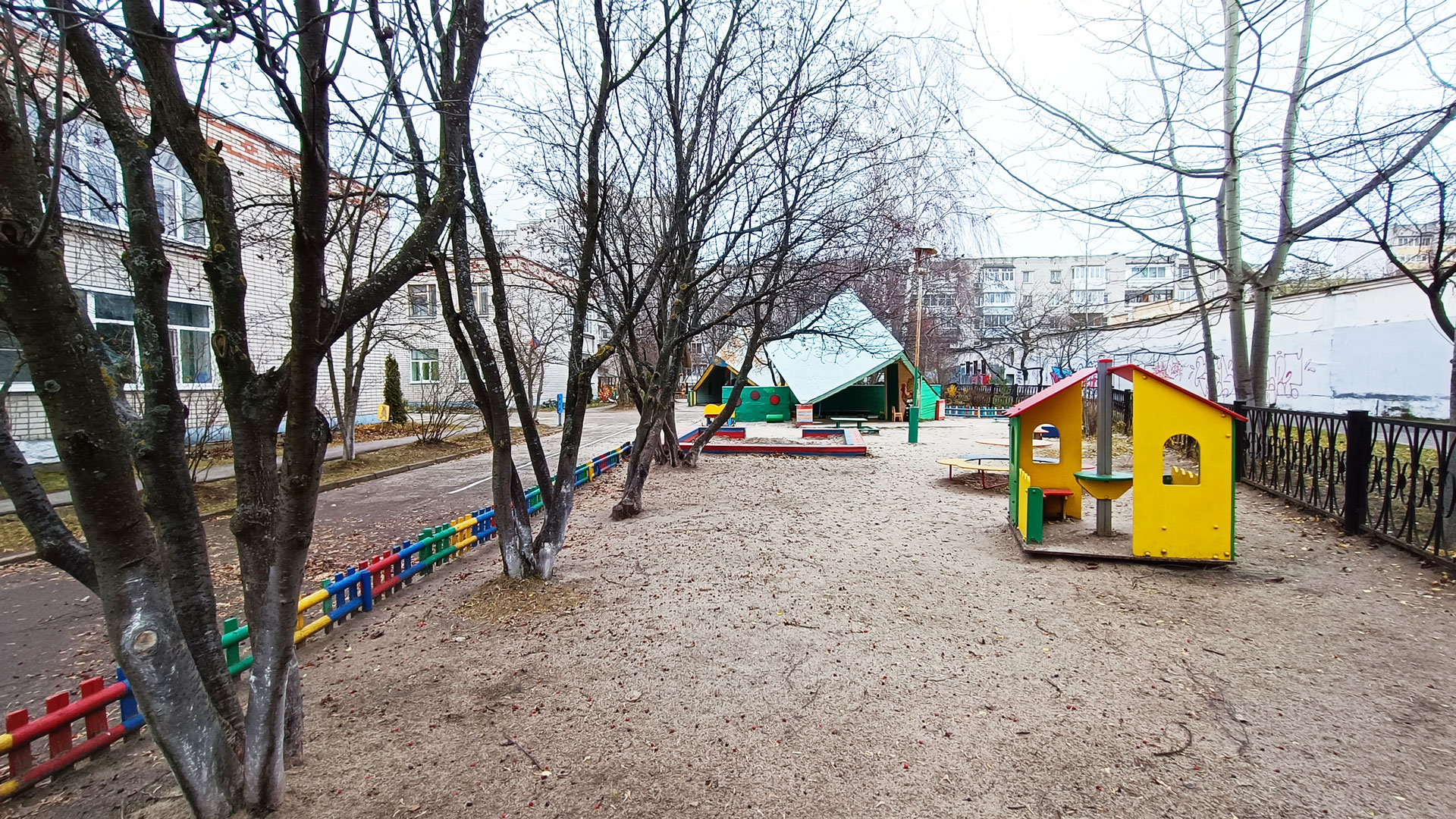 Детский сад 74 Ярославль: игровые площадки.