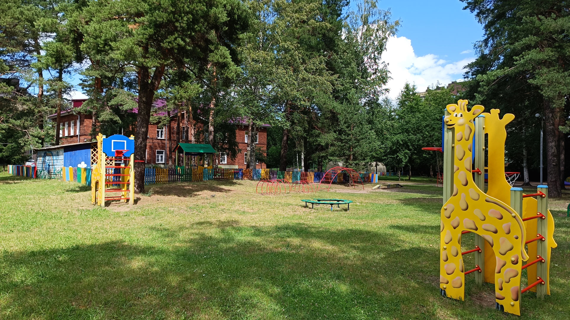 Детский сад 92 Ярославль: спортивно-физкультурная площадка (Клубная, 24).
