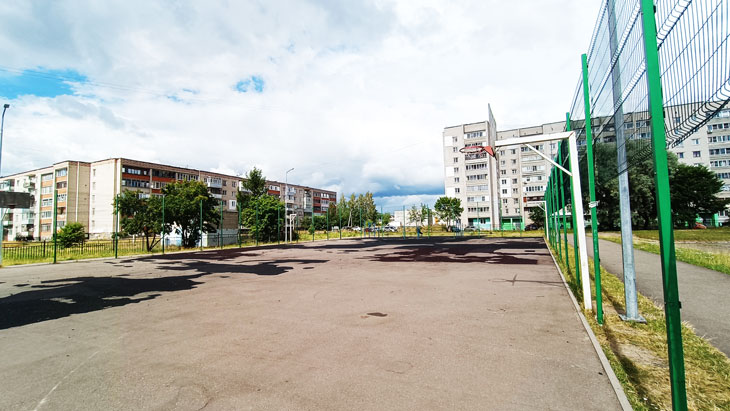 Спортивная площадка школы № 69 в г. Ярославле.