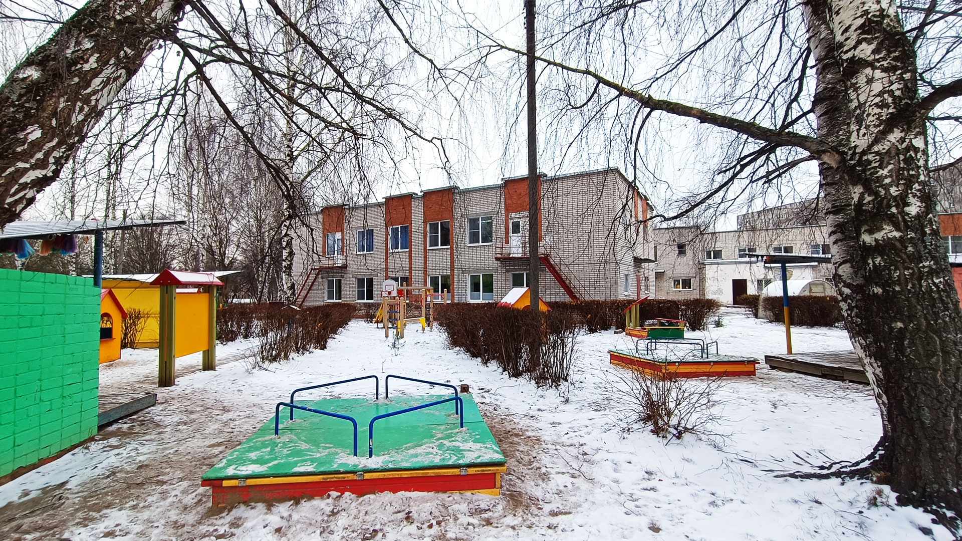 Детский сад 142 Ярославль: прогулочные площадки.