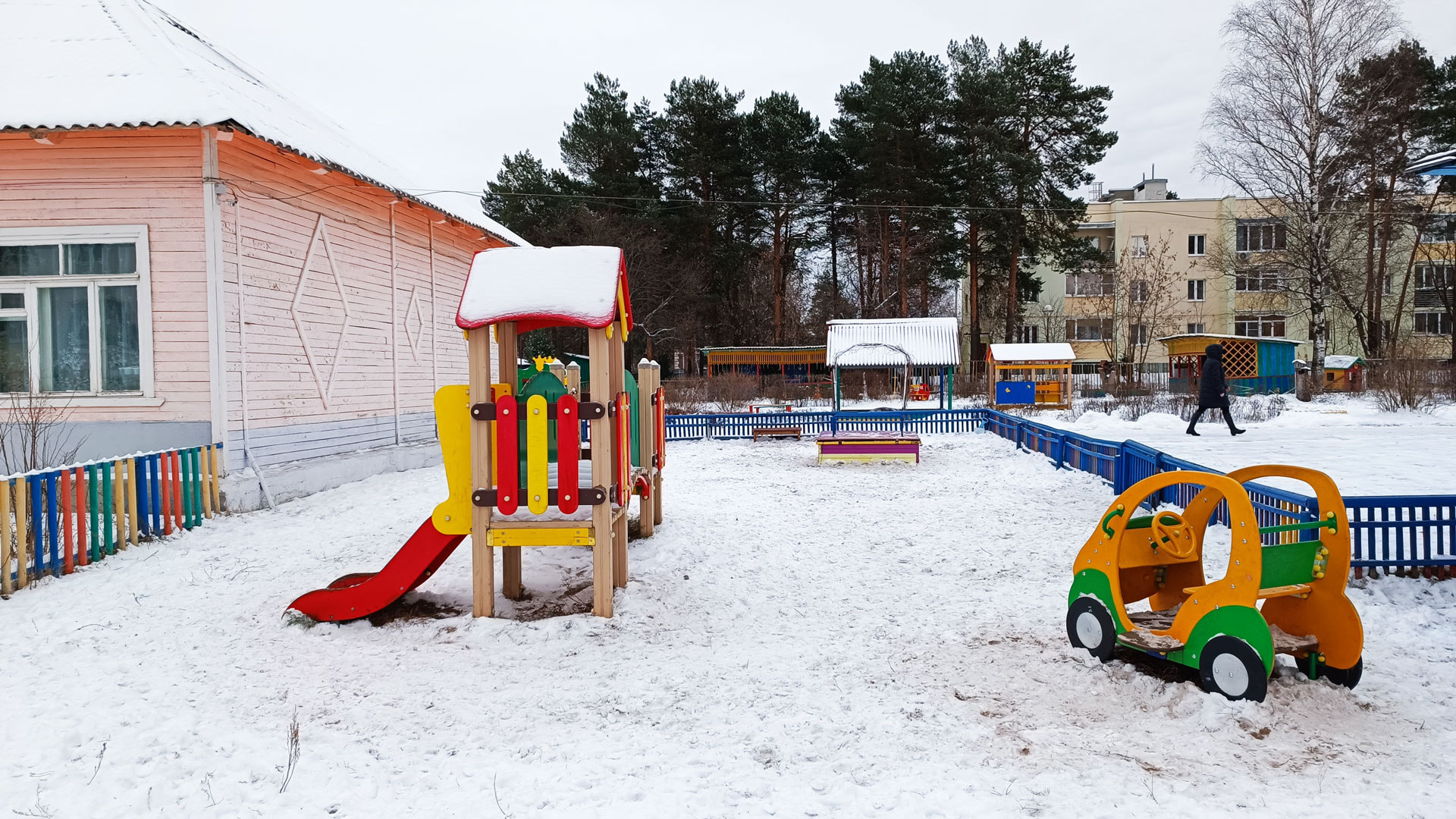 Детский сад 174 Ярославль: прогулочные площадки (Кавказская, 1а).
