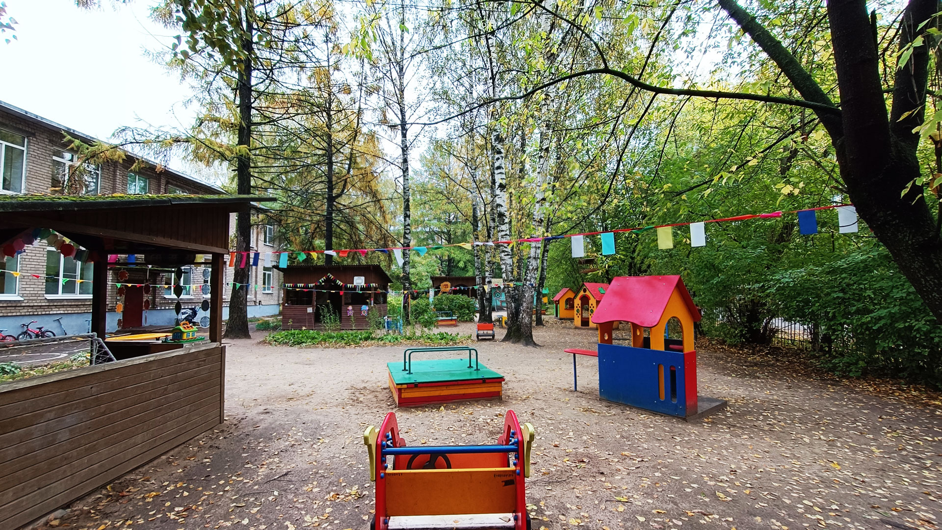 Детский сад 65 Ярославль: участок для прогулок.