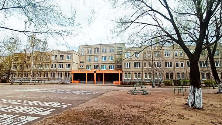 Школьный двор школы № 48 города Ярославля.