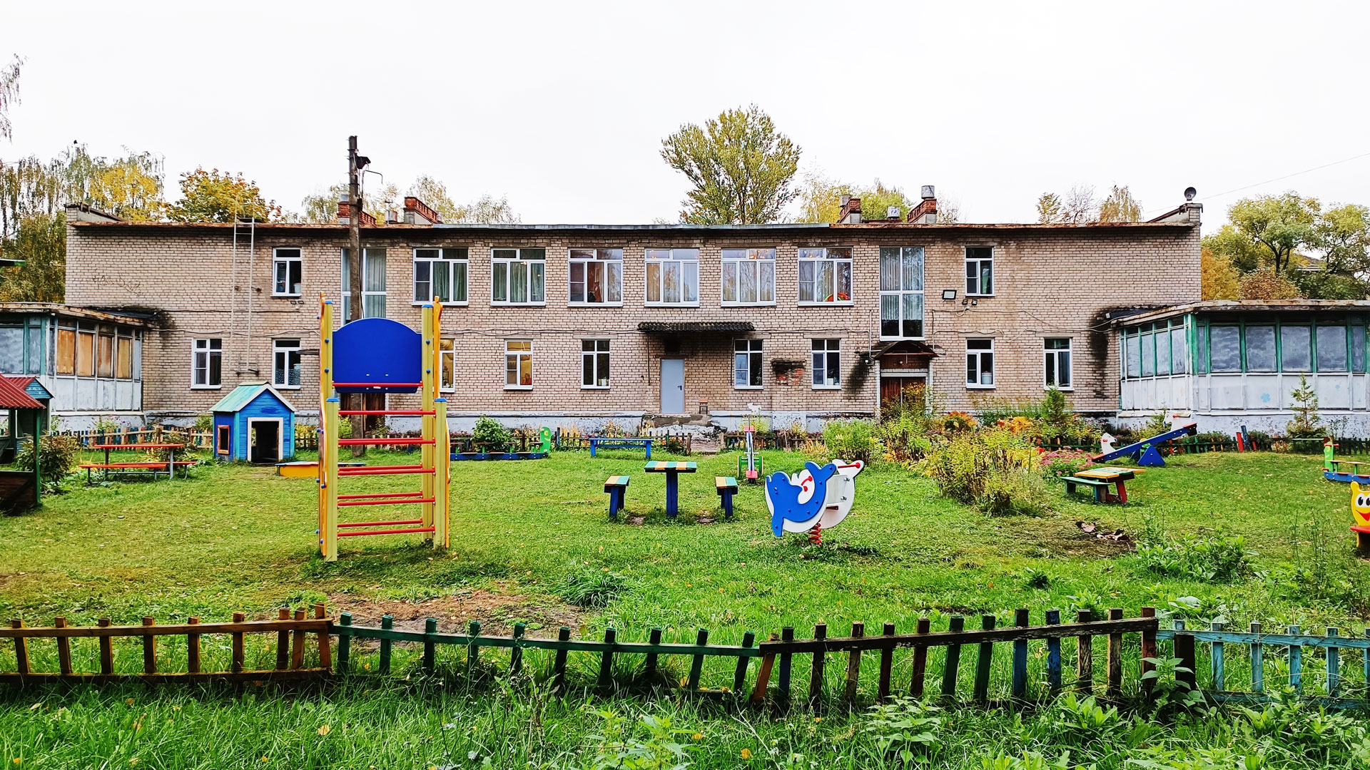 Детский сад 158 Ярославль: прогулочные площадки (Жукова, 28а).