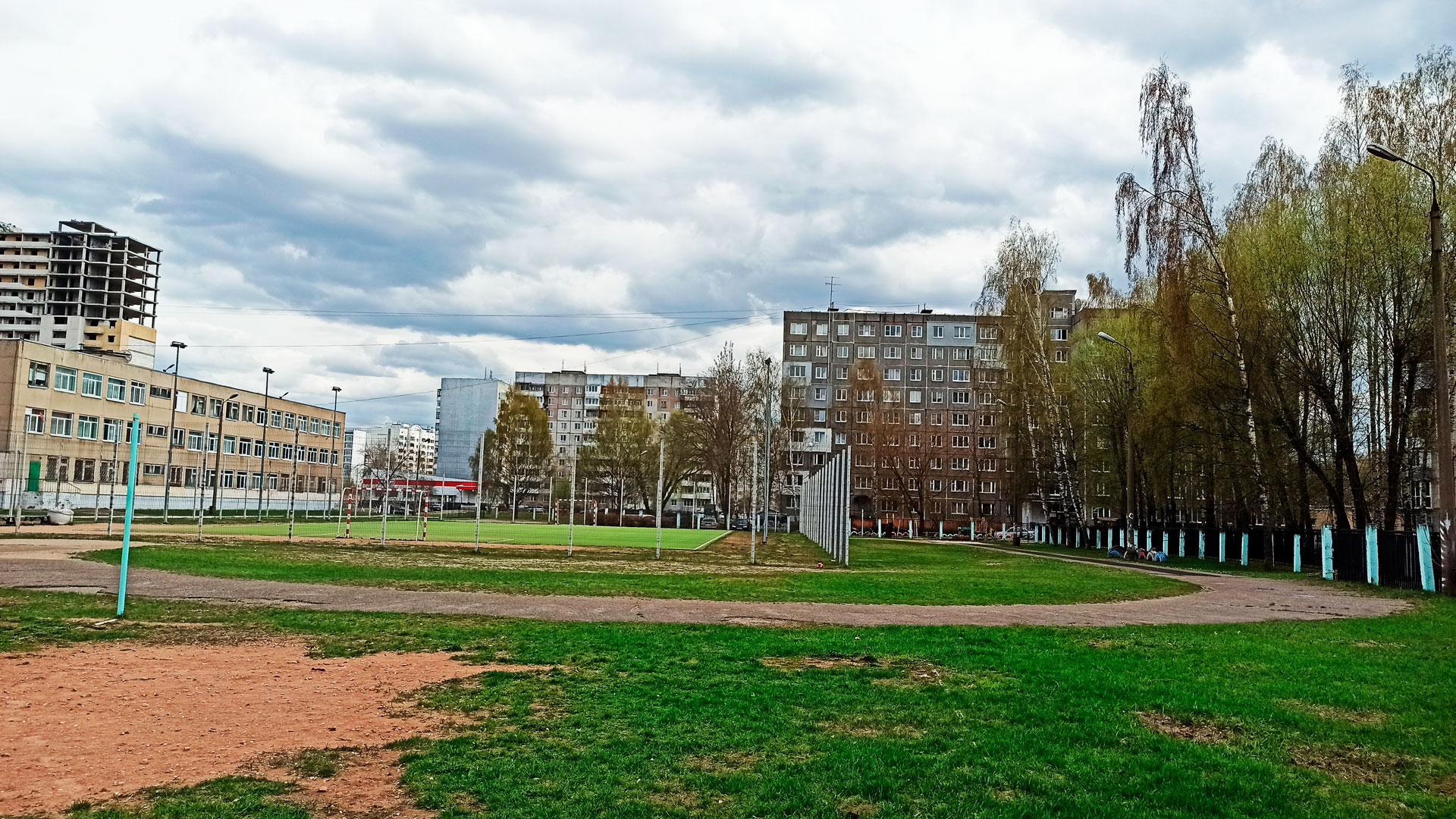 Гимназия 3 Ярославль: школьный стадион.
