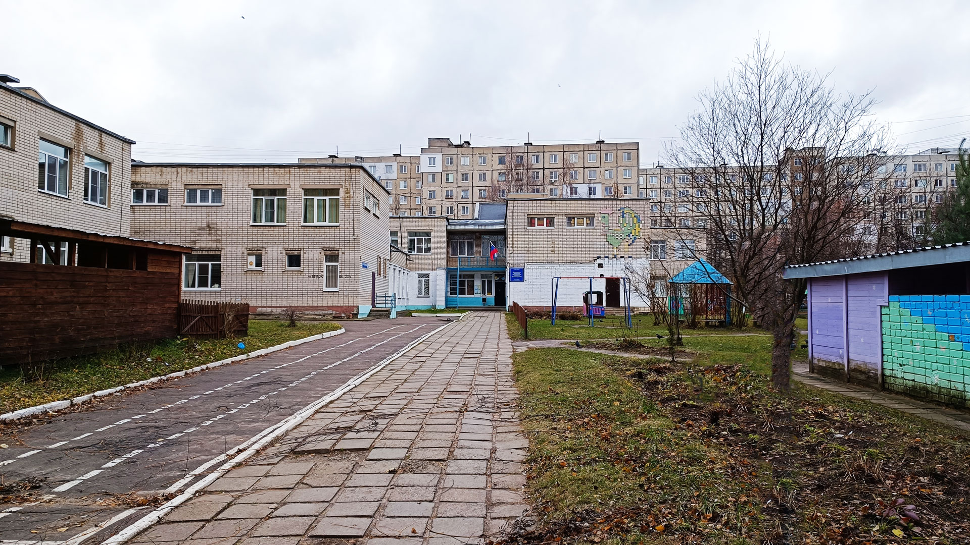 Детский сад 101 Ярославль: главный вход в здание садика.