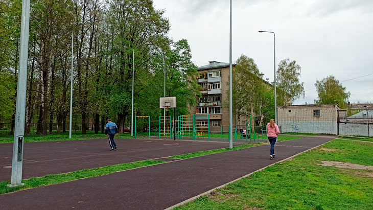 Спортивная площадка 30 школы в городе Ярославле.