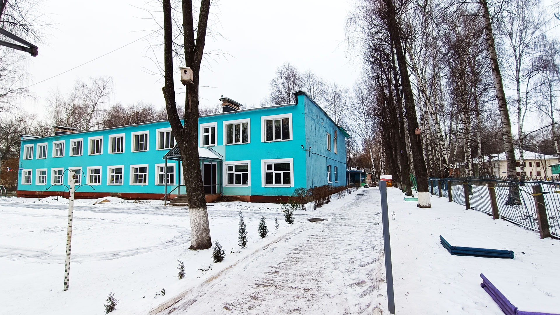 Детский сад 176 Ярославль: главный вход в здание садика.
