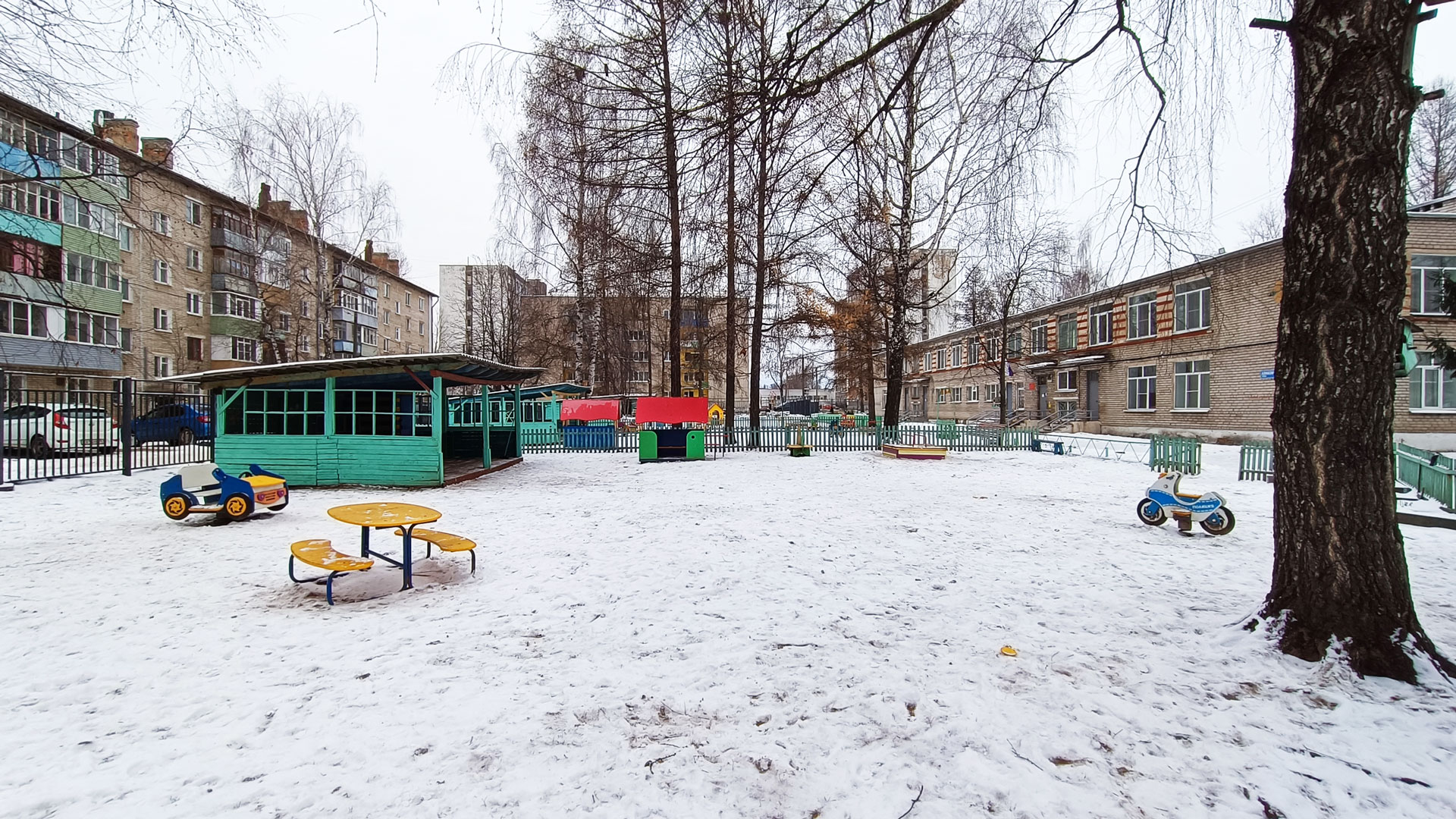 Детский сад 85 Ярославль: участок для прогулок.