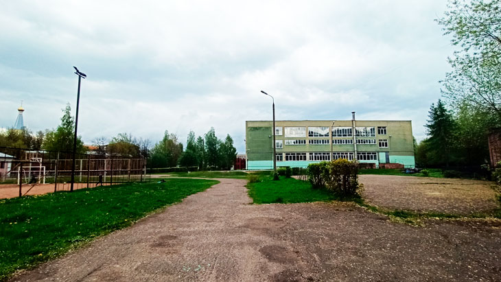 Школа 40 Ярославль: общий вид территории и здания.