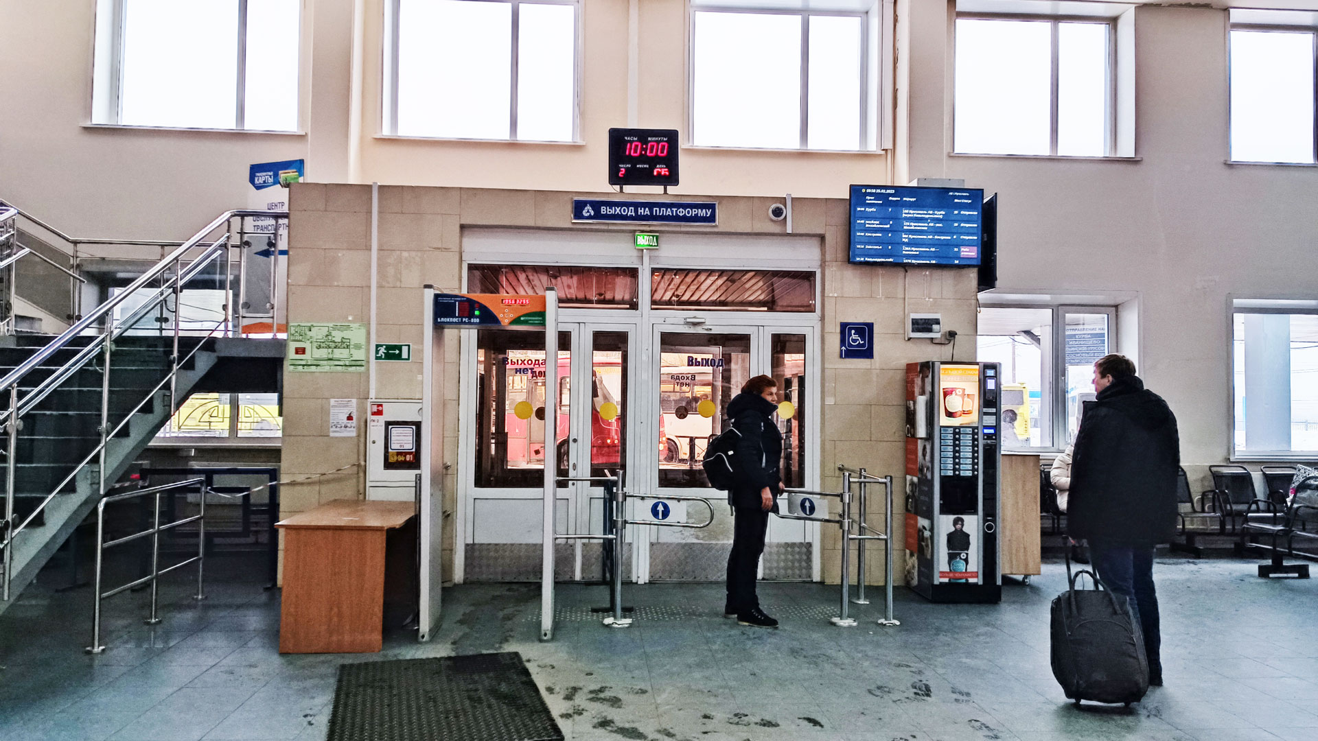 Автовокзал Ярославль: выход на платформу.