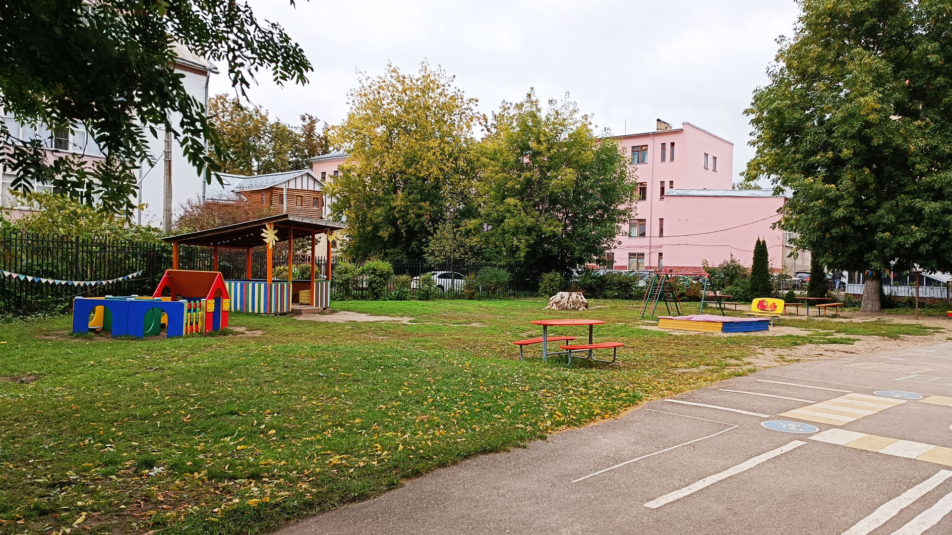 Детский сад 21 Ярославль: площадка для игр.