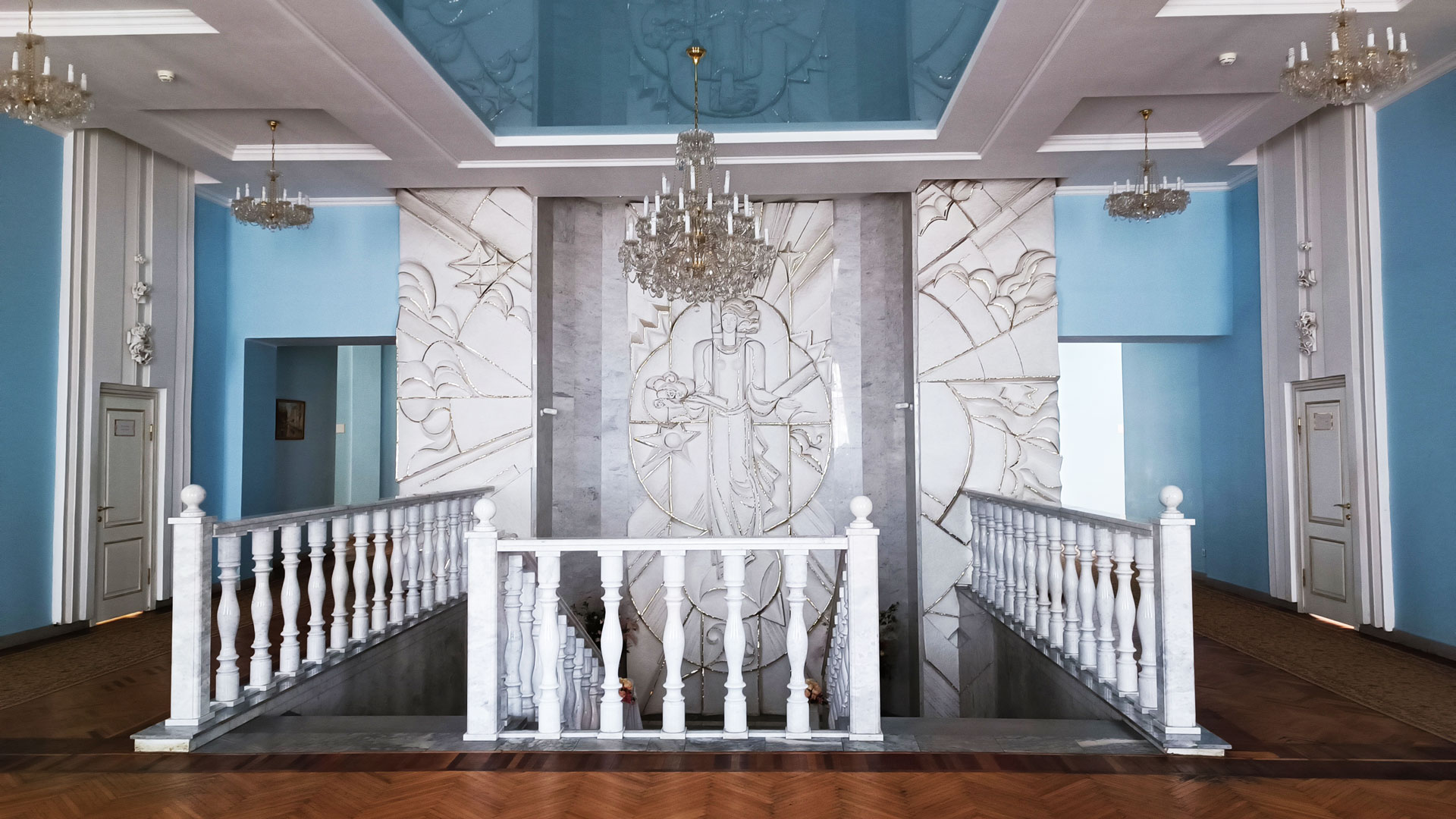 Дворец бракосочетания Ярославль: общий вид зала второго этажа.