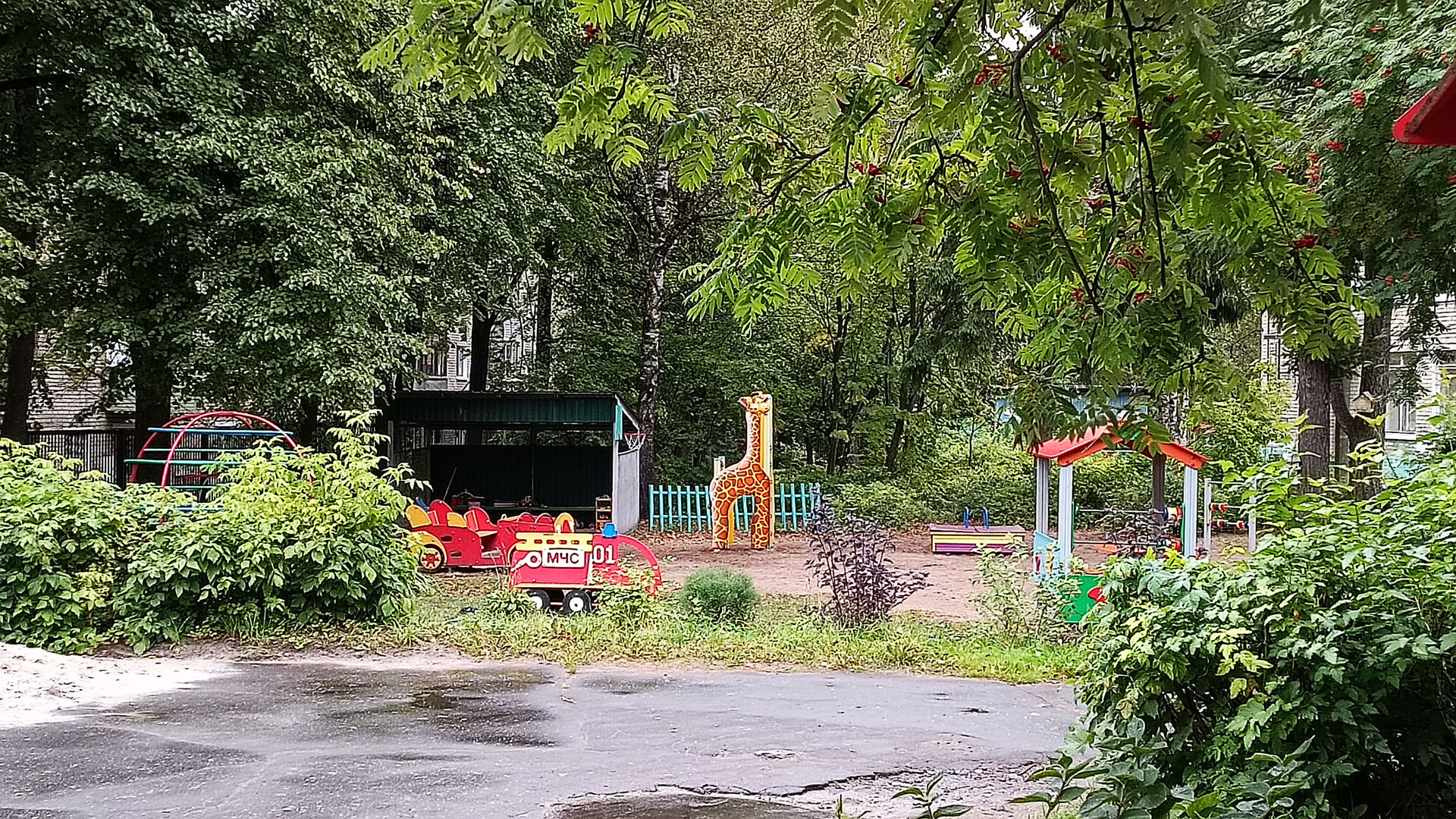 Детский сад 227 Ярославль, Ньютона, 24а: игровая площадка.