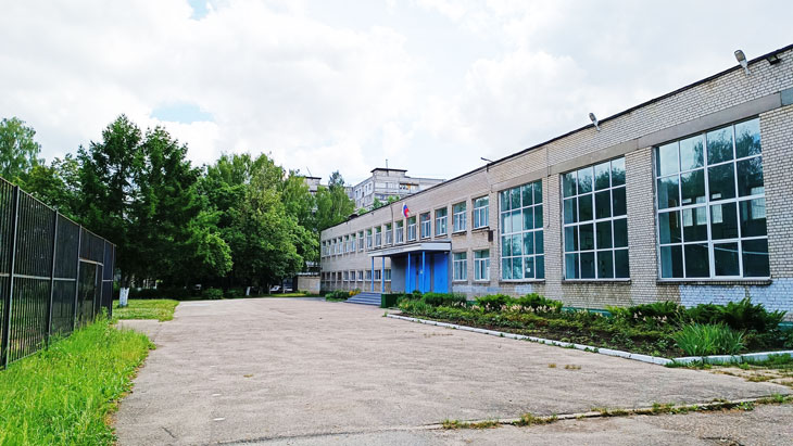 Общий вид школы № 27 города Ярославля.