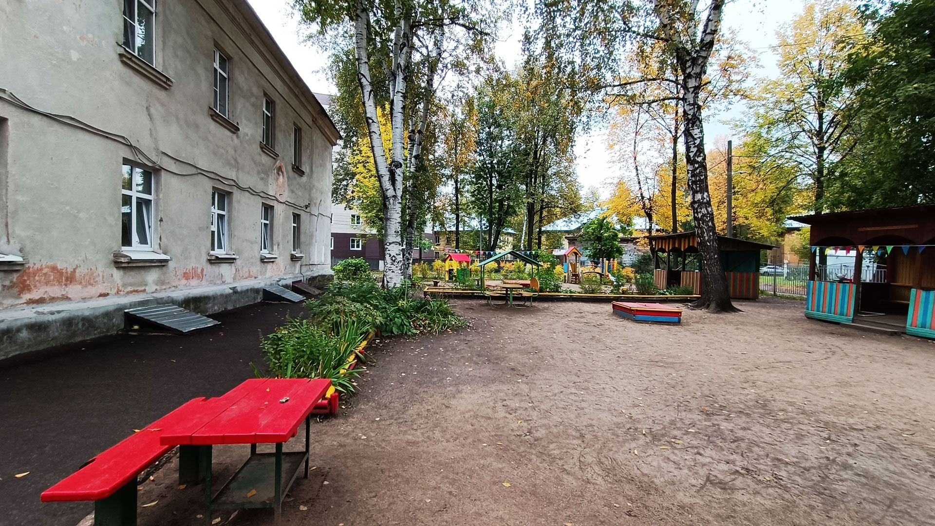 Детский сад 106 Ярославль: игровые площадки и веранды (пр. Октября, 68а).